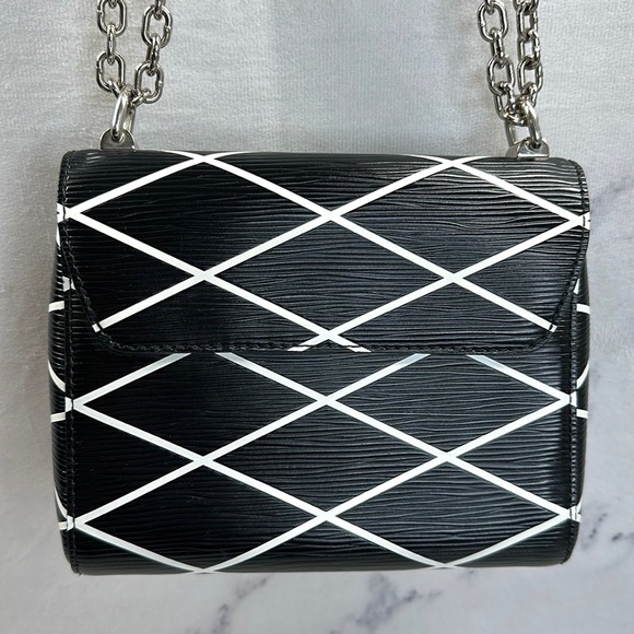 LOUIS VUITTON EPI TWIST - Picture 3 of 17